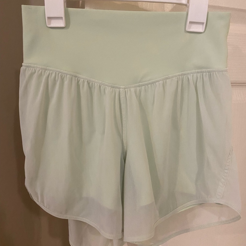 Lululemon 
Nulu and Mesh High-Rise Yoga Short 3.5"